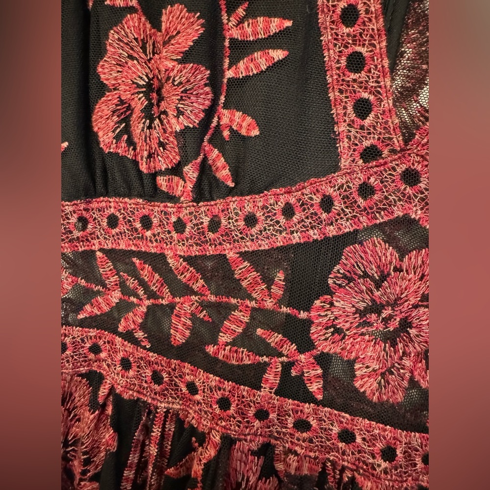 Honey Punch sheer crochet black red maxi lace floral dress small - Picture 4 of 5